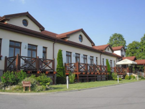 Отель RED DEER Hotel  Брезно